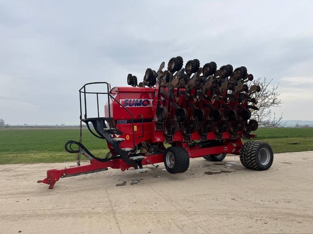 E-FARM: Sumo 8m dts direct drill - Siewnik rzędowy/agregat uprawowo-siewny - id ZAEQK8G - 28 606 € - Rok produkcji: 2013 - Zjednoczone Królestwo