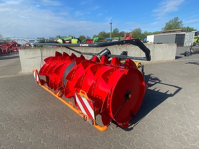E-FARM: SAPHIR sv 28 **vorführer** silageverteiler - Mixer feeder - id UGPZ86P - €12,350 - Year of construction: 2024 - Germany