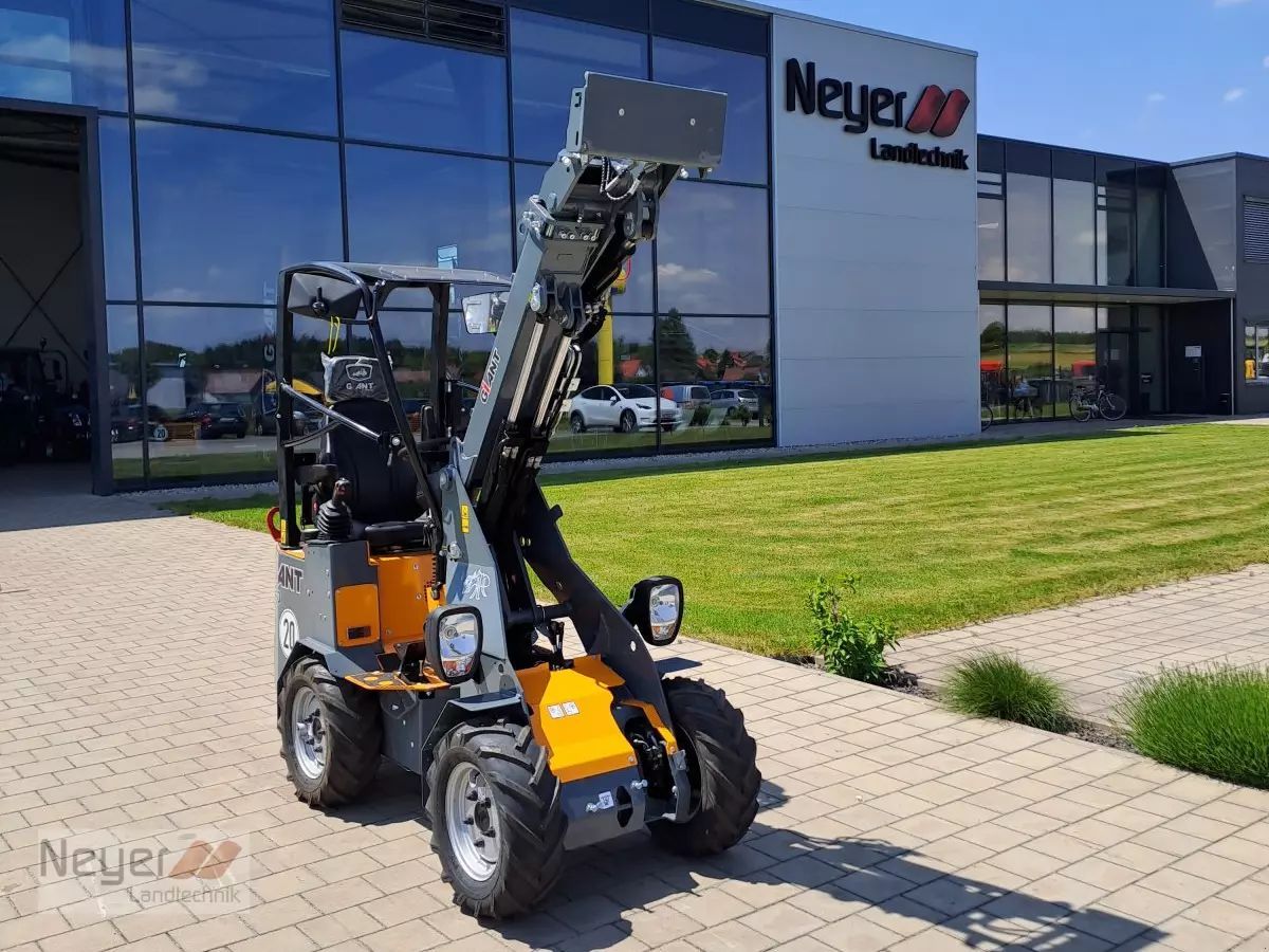 E-FARM: Giant g1100 tele - Chargeuse à roues téléguidée - id 8NQGFGA - 26 900 € - Année: 2023 - Lecture du nombre d'heure: 1,Puissance du moteur (chevaux): 20,Allemagne
