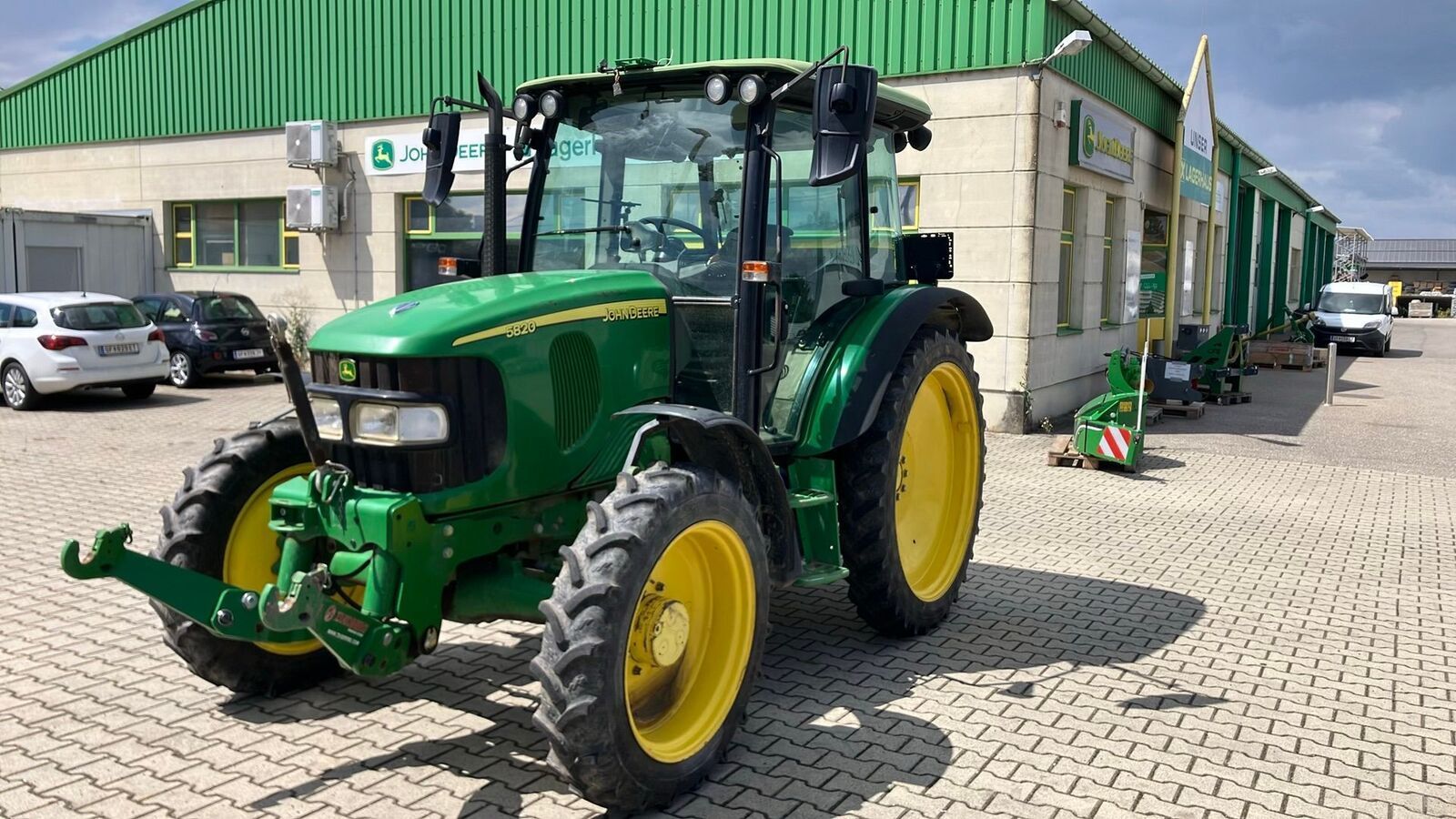 John Deere 5820 Tractor €33,125