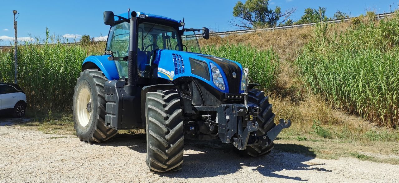 E-FARM: New Holland T8.300 - Tracteur - id WACDGHT - 63 900 € - Année: 2012 - Lecture du nombre d'heure: 6 200,Puissance du moteur (chevaux): 300,France