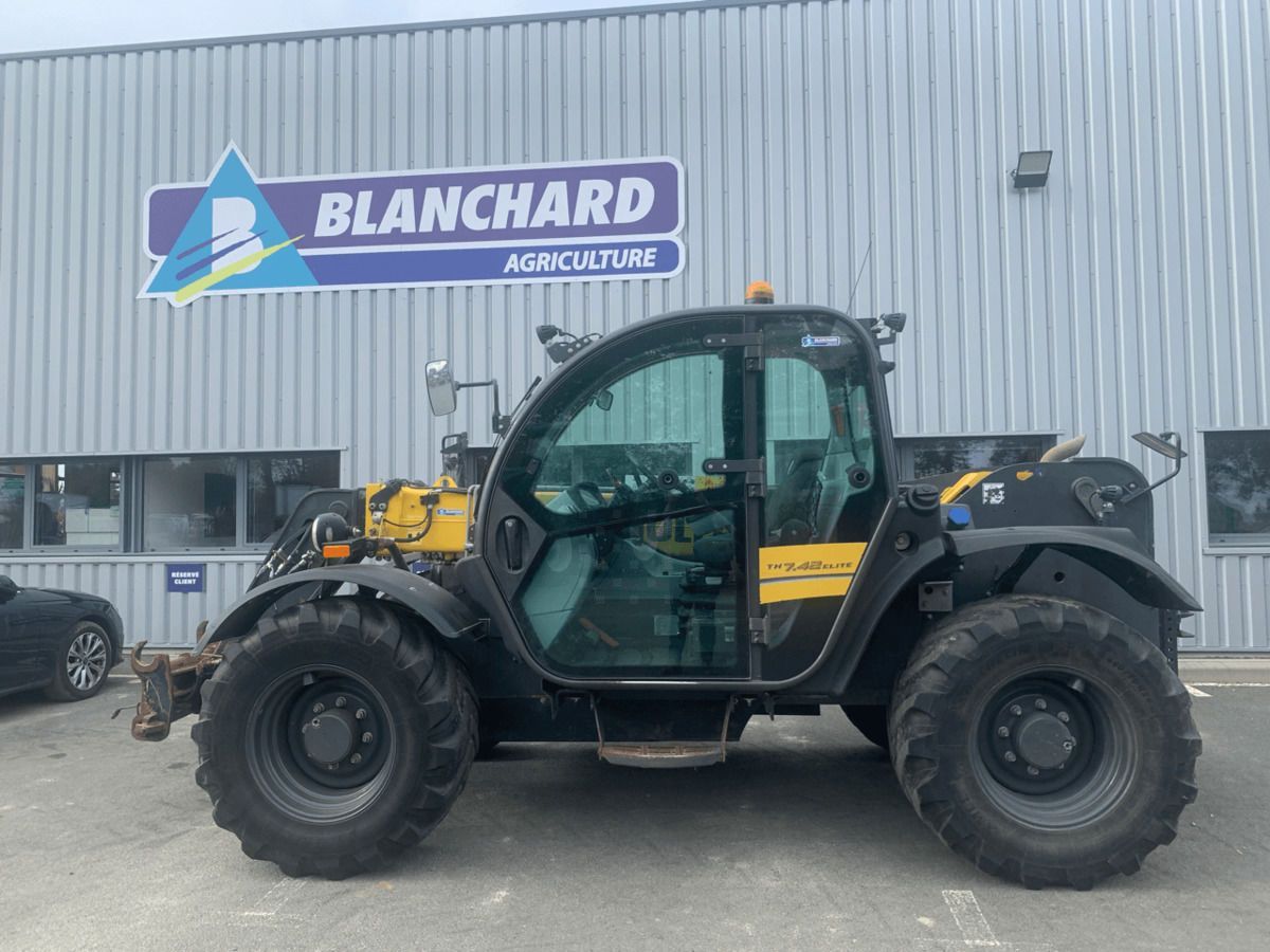 E-FARM: New Holland th7.42 elite s5 - Teleszkópos rakodó - id GT1XKIP - 48 000 EUR - Gyártási év: 2020 - Üzemóra (motor): 3650,Motor teljesítménye (LE): 146,Franciaország