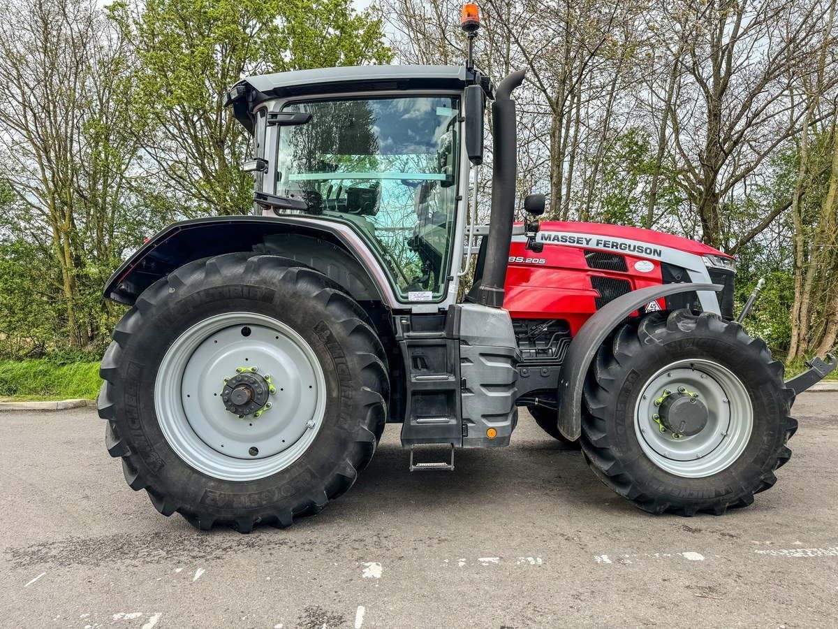 Massey Ferguson 8S Black Edition