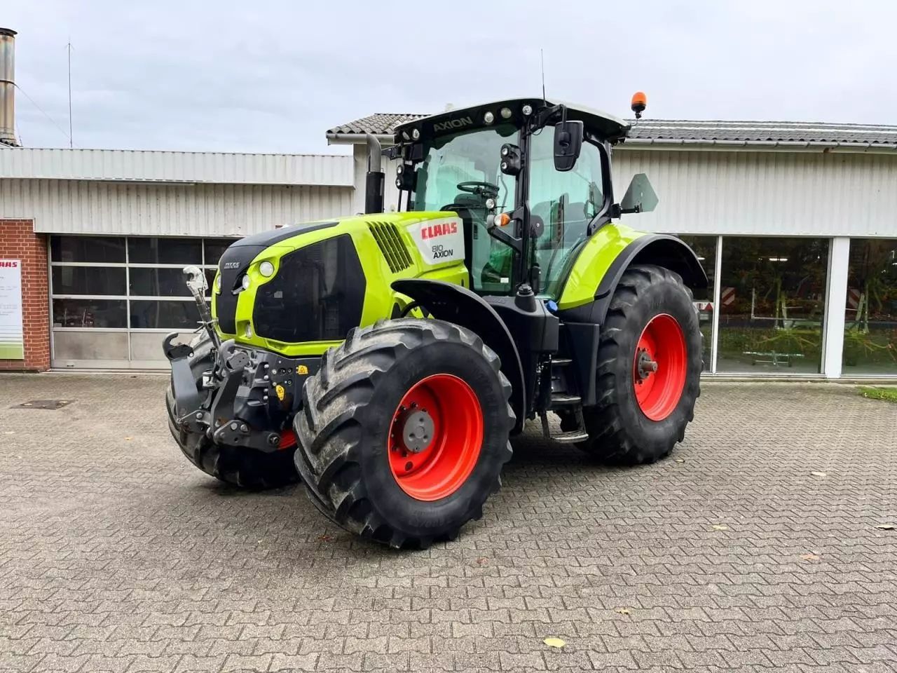 Claas Axion 810 Tractor €77,001