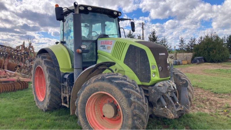 Claas axion 820 tractor €40,000