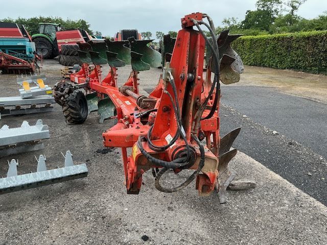 E-FARM: Kuhn master 121 - Charrue - id N7GLM56 - 9 500 € - Année: 2002 - France