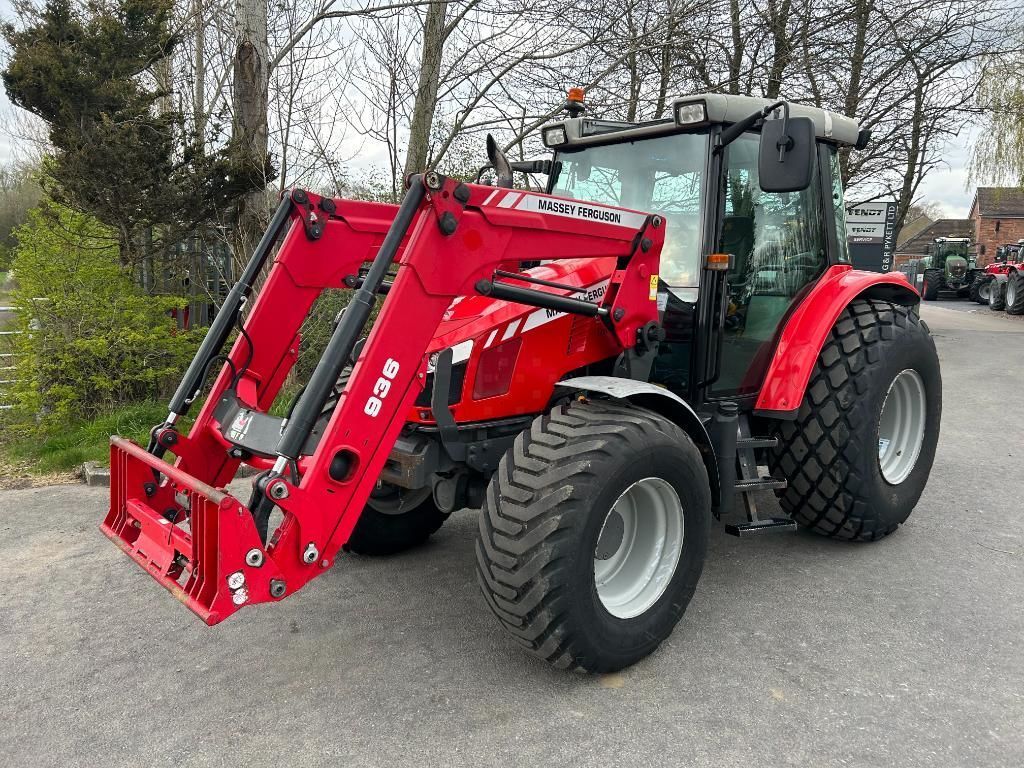 Massey Ferguson 5440 Tractor €37,532