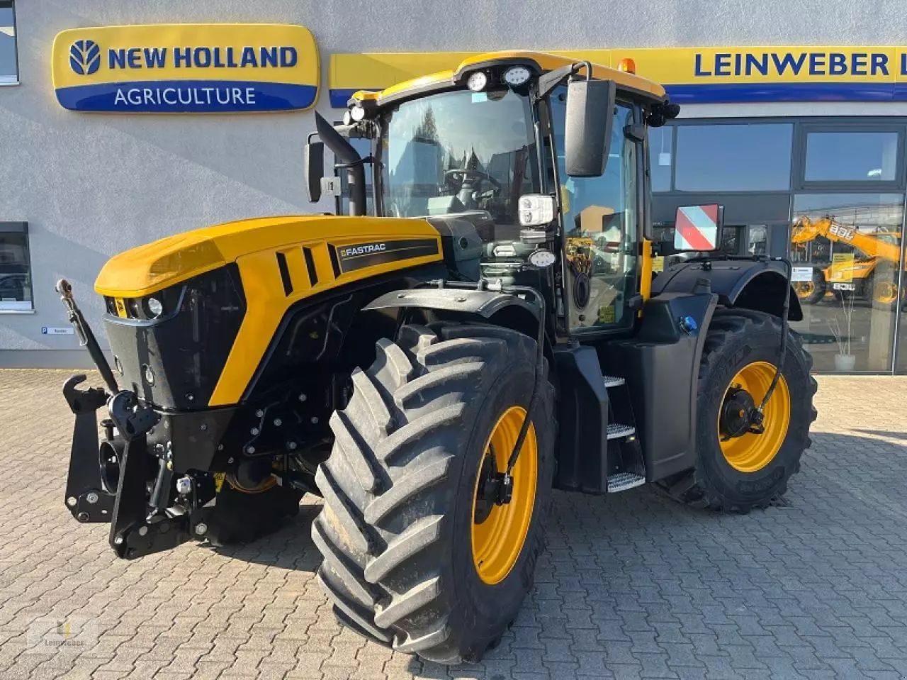 E-FARM: JCB Fastrac 4220 - Tractor - id TKLDLIT - €145,000 - Year of construction: 2022 - Engine hours: 2,200,Engine power (HP): 220,Germany