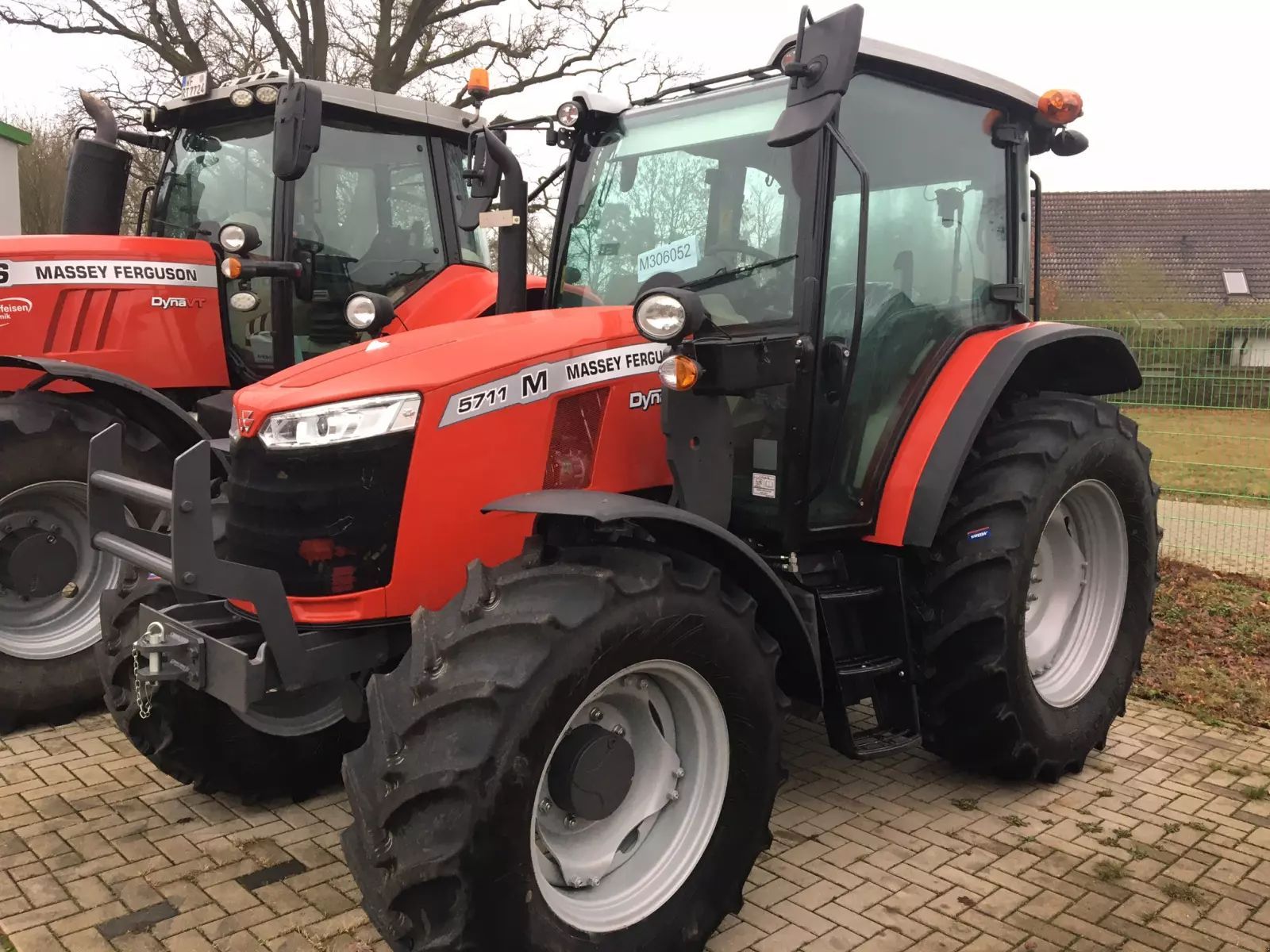 E-FARM: Massey Ferguson 5711M - Tractor - id URRBFIX - 48.000 € - Año: 2021 - Horas: 1225,Alemania