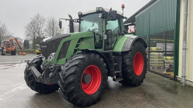 Fendt 824 Vario tractor €83,000