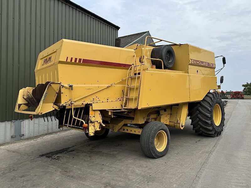 E-FARM: New Holland TX 36 - Kombajn zbożowy - id UYQYXSH - 16 231 € - Rok produkcji: 1989 - Motogodziny: 4400,Zjednoczone Królestwo