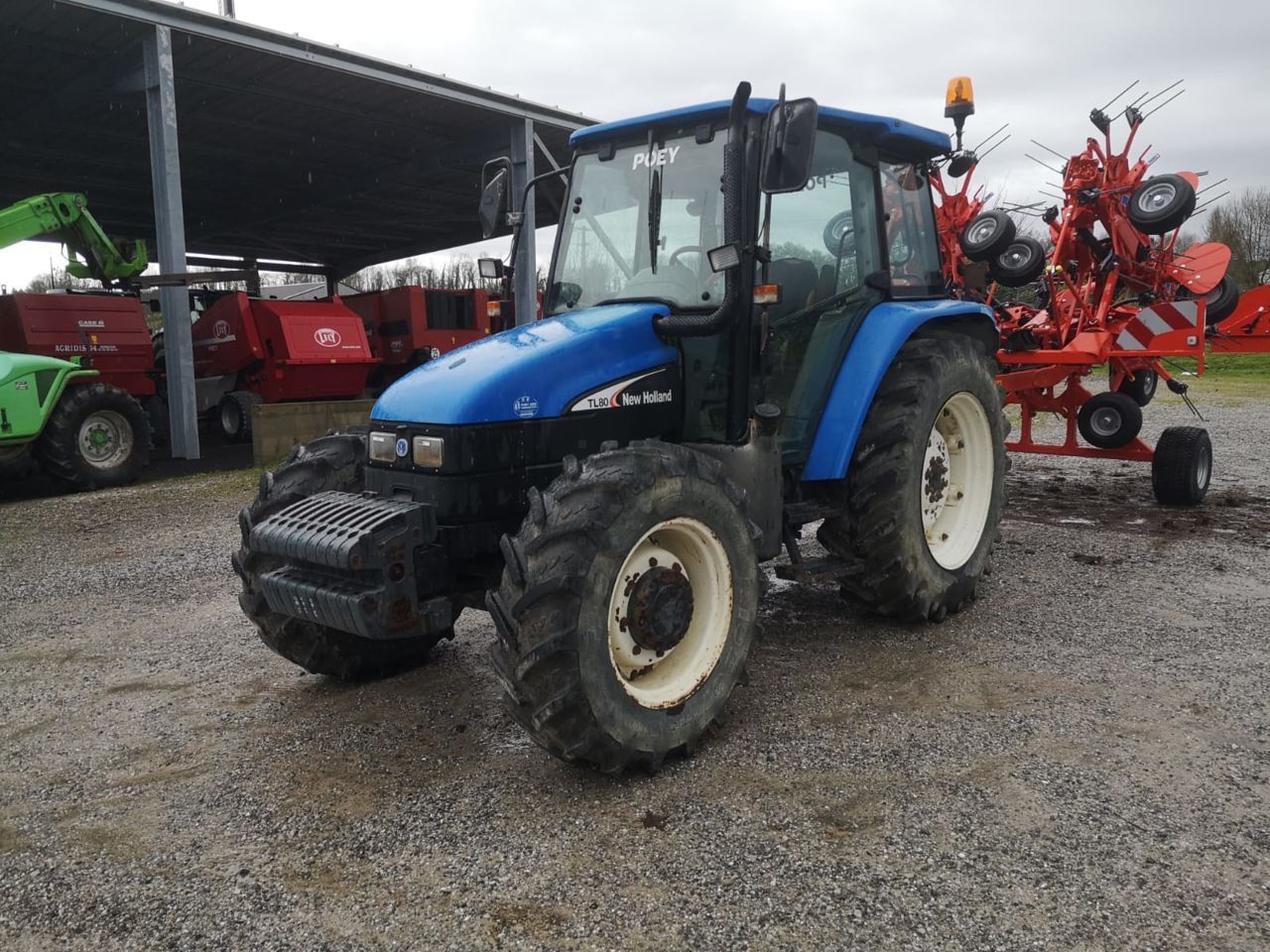 E-FARM: New Holland TL80 - Traktor - id TCNGRPT - 25.000 € - Baujahr: 2003 - Abgelesene Motorstunden: 6.300,Motorleistung (PS): 80,Frankreich