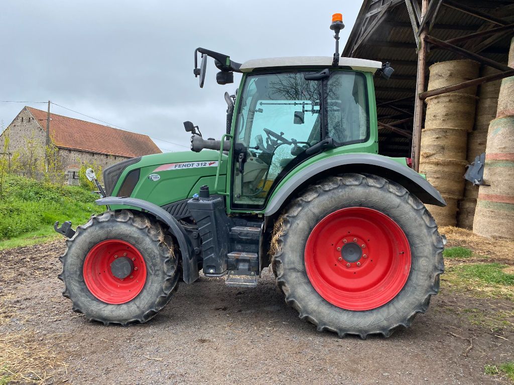 E-FARM: Fendt 312 Vario Power - Trattore - id BRC76NQ - 76.000 € - Anno di costruzione: 2016 - Ore: 2.200,Francia