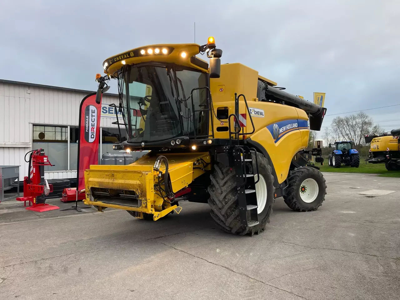 E-FARM: New Holland cx 8.70 - Cosechadora - id 4YXFYFF - 285.000 € - Año: 2023 - Potencia del motor: 374,Francia