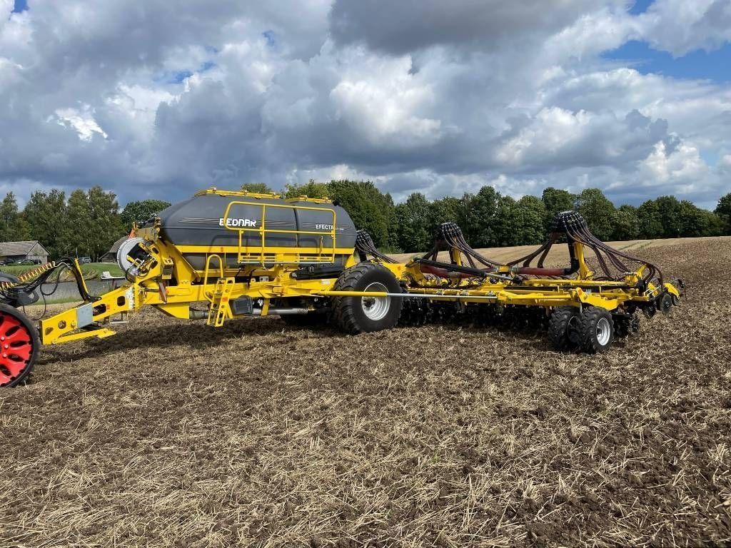 E-FARM: Bednar efecta ce 12000 - Semoir - id 9DB3XDI - 130 000 € - Année: 2023 - Puissance du moteur (chevaux): 300,Lettonie