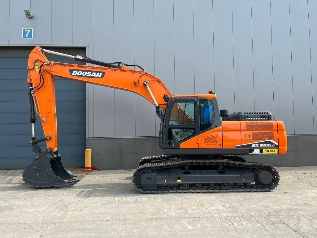 Doosan dx 225 lc-7m Crawler excavator €109,250