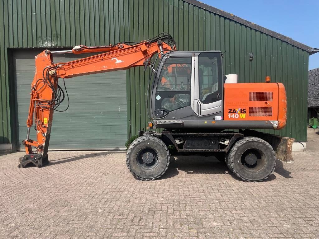 Hitachi zx 140 w-3 mobiele kraan Wheeled excavator €32,500