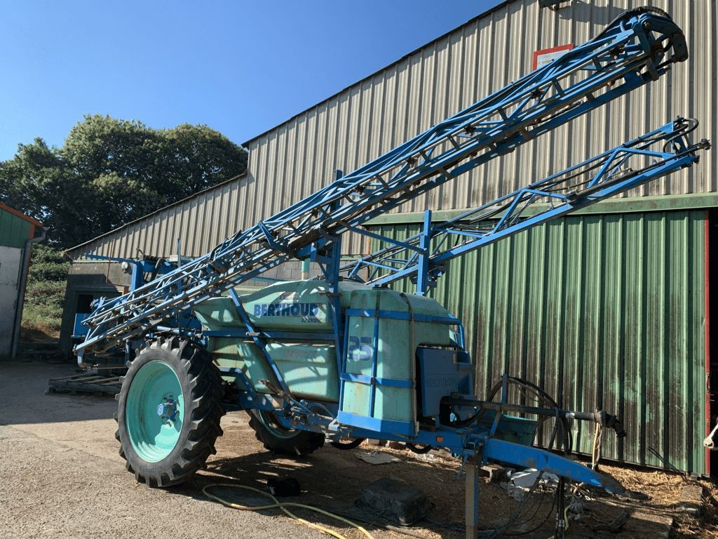 E-FARM: Berthoud Racer 2500 - Sprayer - id RQ2ITGY - €13,000 - Year of construction: 2007 - France