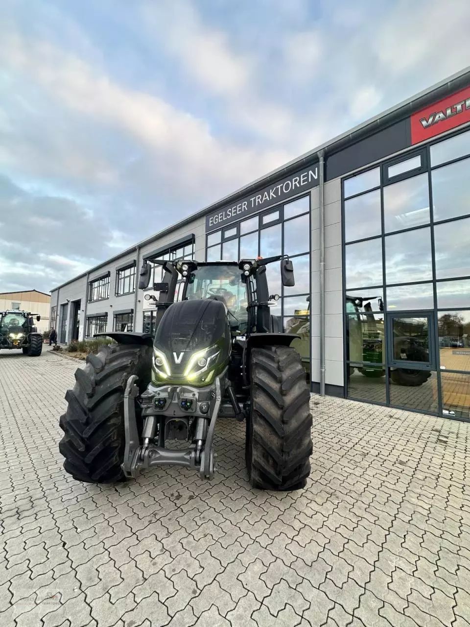 Valtra Q245 Traktor 179.000 €
