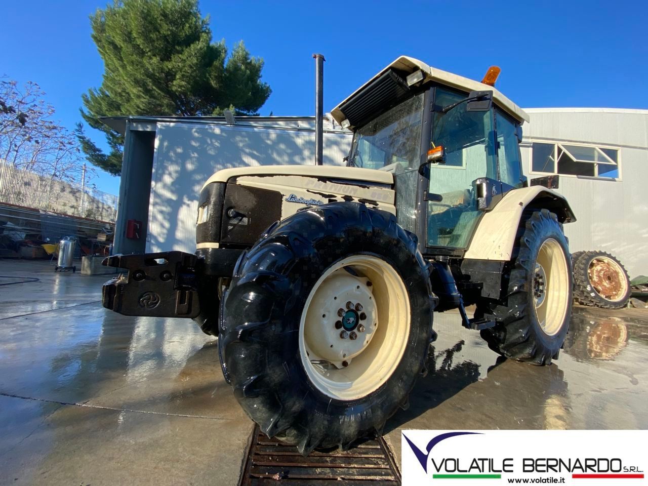 E-FARM: Lamborghini Premium 850 - Tractor - id AQL63M8 - €18,500 - Year of construction: 1996 - Engine hours: 4,740,Engine power (HP): 85,Italy