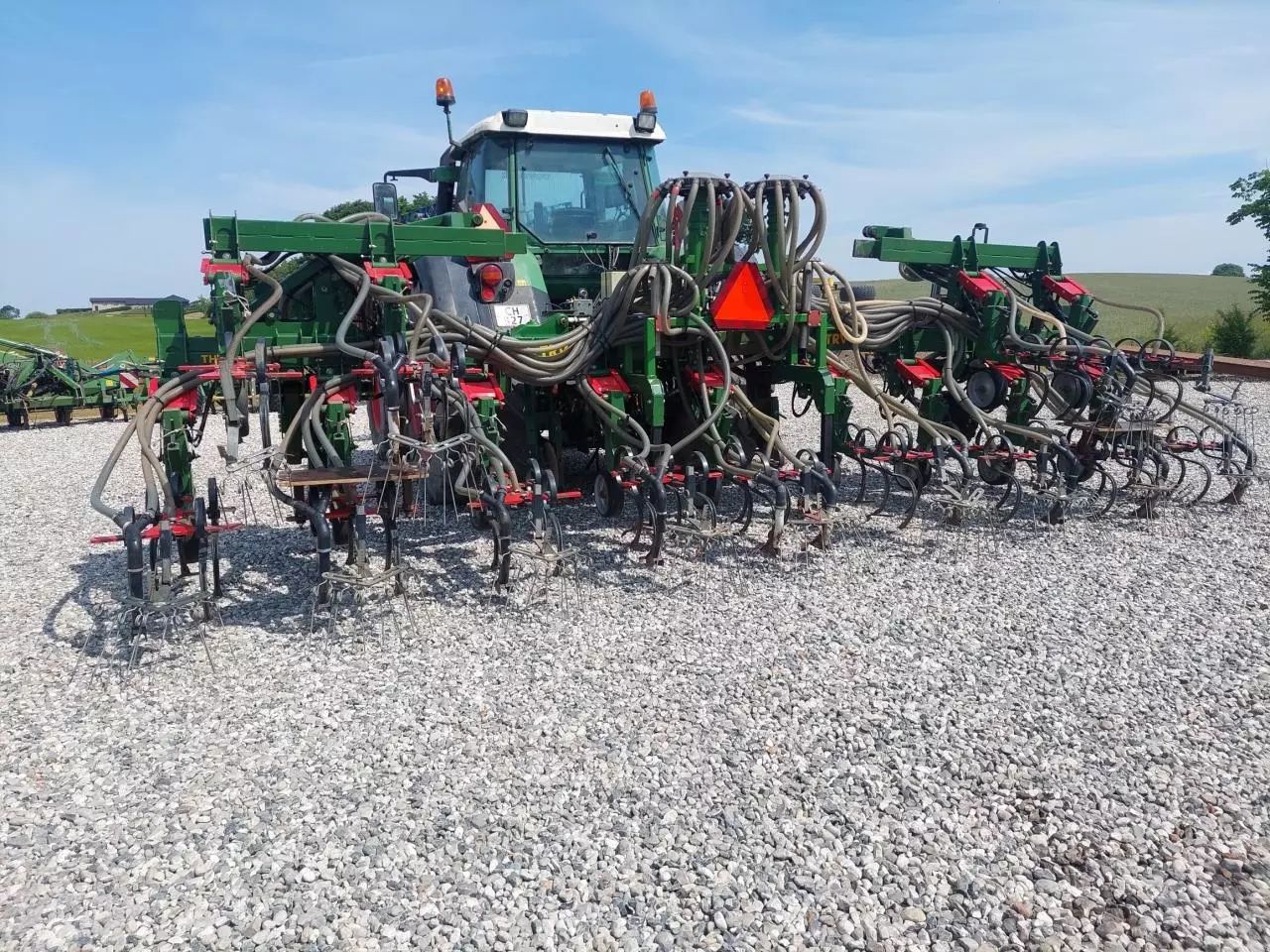 E-FARM: thyregod trv 12 gps løft og frø/gødning - Μηχανικός έλεγχος ζιζανίων - id 3VMVP9J - 26.530 € - Χρονία: 2017 - Δανία