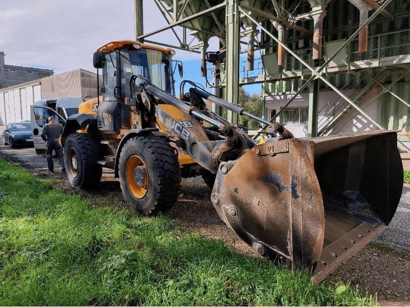E-FARM: JCB 416 - Chargeuse sur pneus - id XWYWZPX - Année: 2013 - Lecture du nombre d'heure: 4 000,France