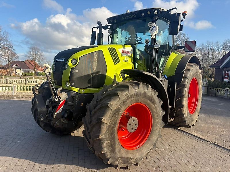 Claas Axion 870 CMATIC Tractor €150,000