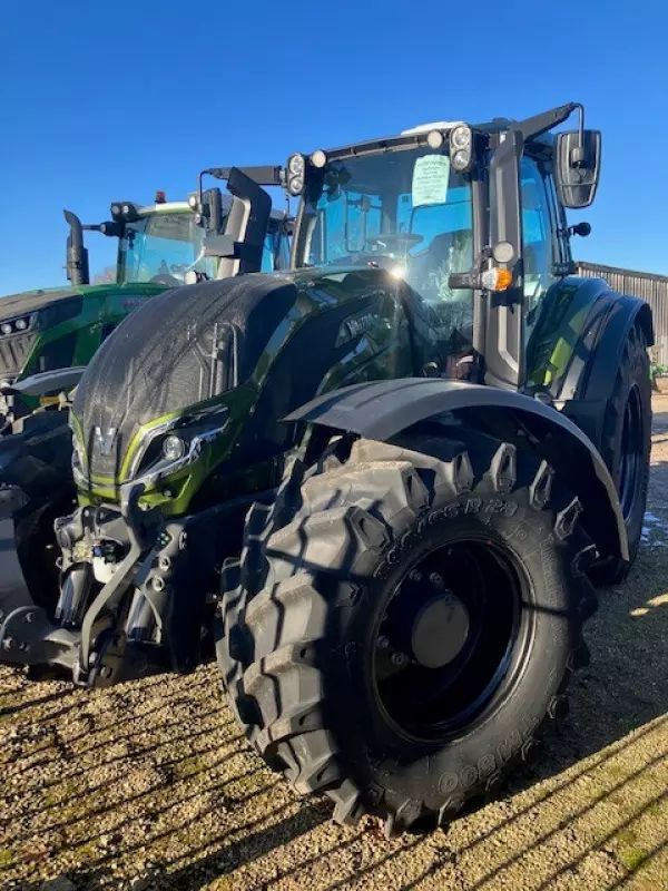 Valtra T 215 D Traktorius