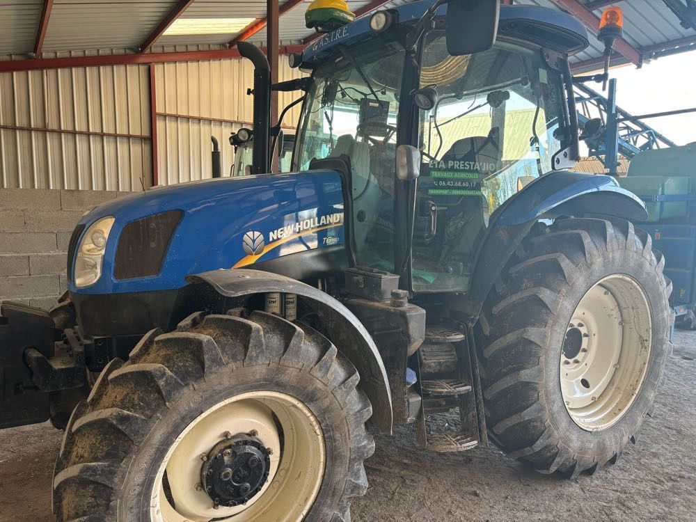 E-FARM: New Holland T6.140 - Traktor - id 8VKQMIG - 58.000 € - Baujahr: 2015 - Abgelesene Motorstunden: 2.600,Frankreich