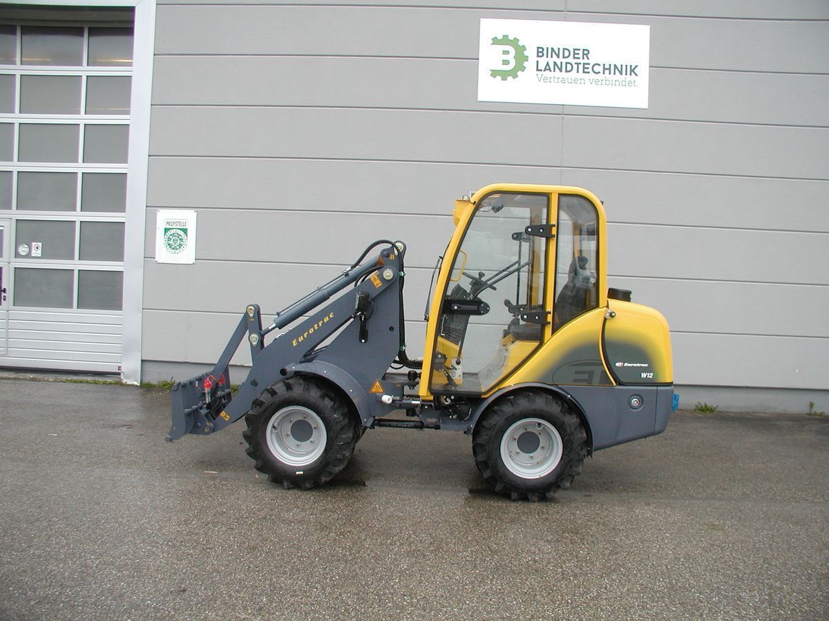 E-FARM: Eurotrac 820 / w12-cs2 - Gummiged - id XDDHA6N - 29.159 € - Produktionsår: 2025 - Motoreffekt (HP): 26,Østrig