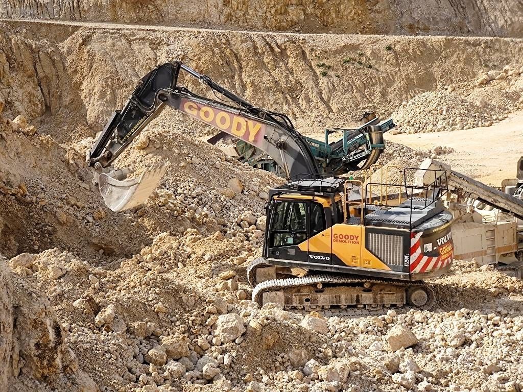 VOLVO ec 250 el Гусеничный экскаватор 56 682 €