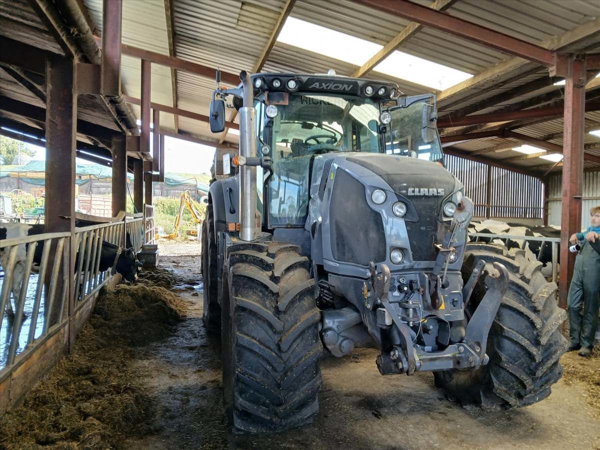 Claas Axion 800 Traktor 89 388 EUR