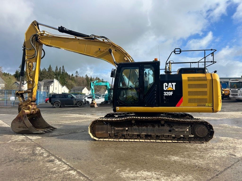 Caterpillar 320f l ( gps system present ) Excavadora de orugas 54.565 €