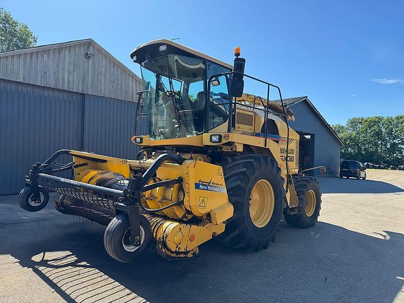 E-FARM: New Holland FX 38 - Ensileuse automotrice - id MVST61U - 40 061 € - Année: 1999 - Lecture du nombre d'heure: 6 370,Danemark
