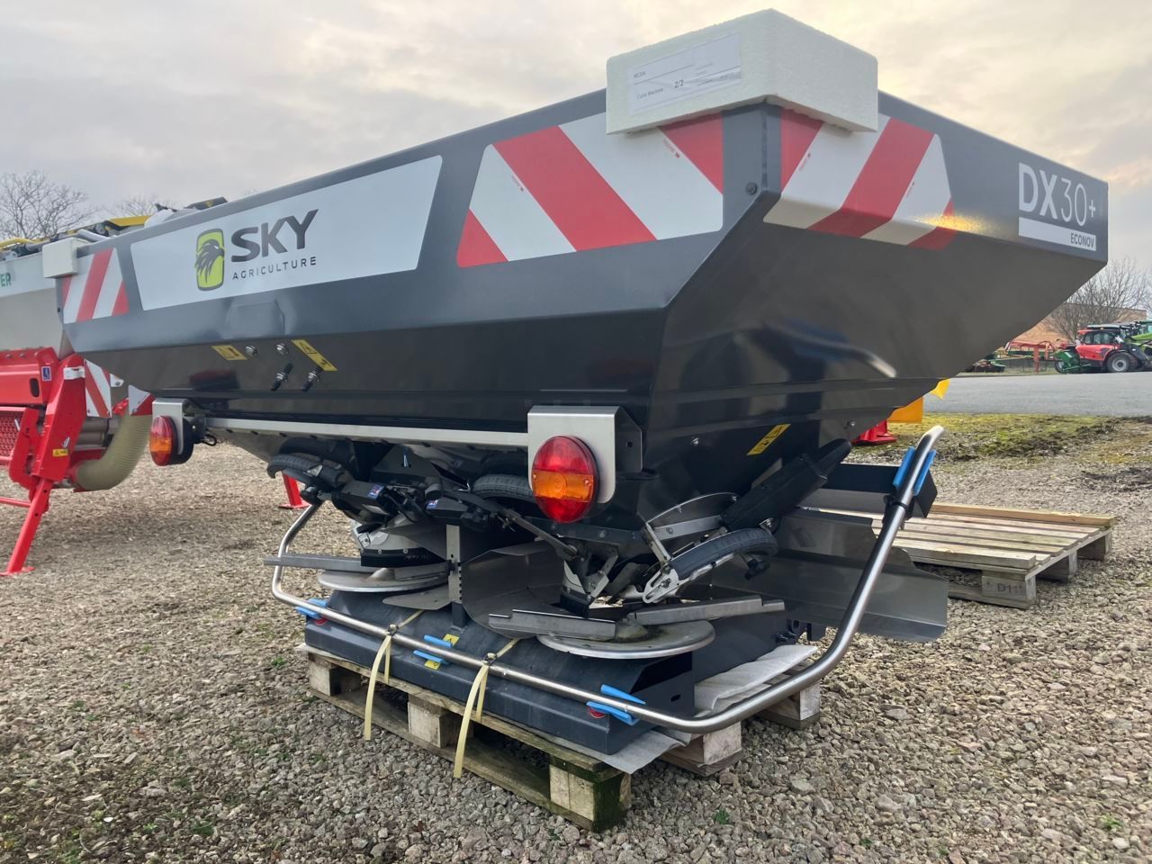 E-FARM: Sky Agriculture dx30+ econov - Trąšų barstytuvas - id QNLMN76 - 16 000 € - Gamybos metai: 2023 - Prancūzija