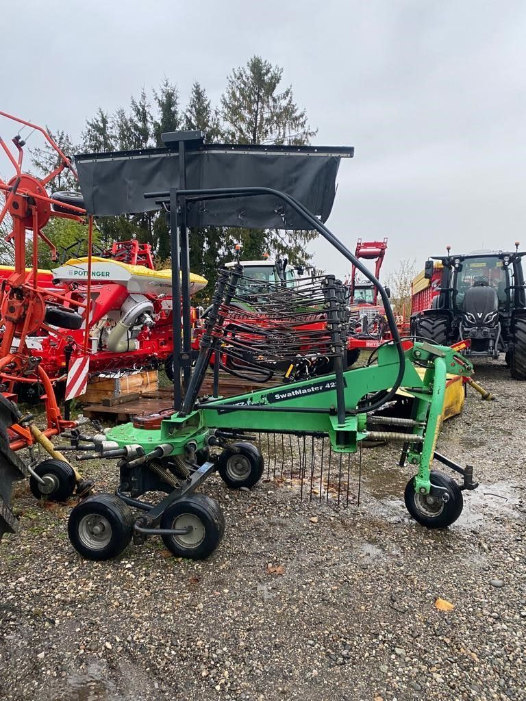E-FARM: Deutz-Fahr swatmaster 4221 - Karuzelowy przetrząsacz do siana - id HWAHQS3 - 2300 € - Rok produkcji: 2000 - Francja