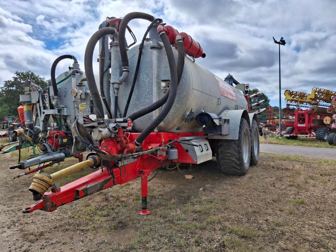 E-FARM: Pichon gt 18500 - Epandeur à lisier automoteur - id 2XRRNY4 - 45 000 € - Année: 2019 - France