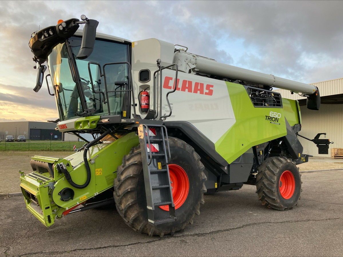 E-FARM: Claas Trion 650 - Kombájn - id FYUMWCX - 290 000 EUR - Gyártási év: 2023 - Üzemóra (motor): 297,Franciaország