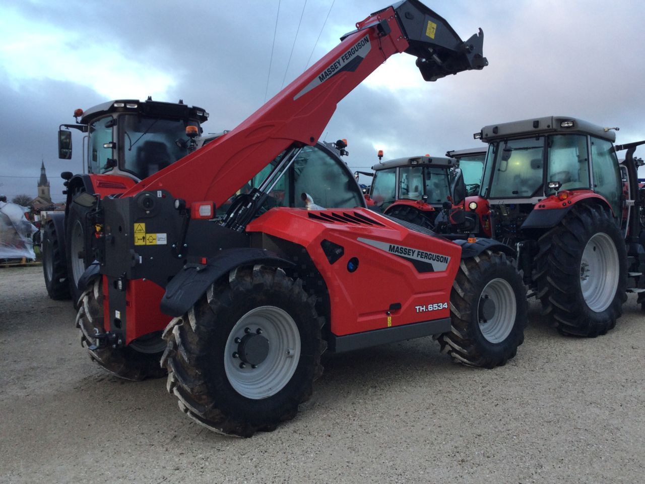 E-FARM: Massey Ferguson th6534 - Ładowacz teleskopowy - id VXGQPH9 - 95 000 € - Rok produkcji: 2023 - Motogodziny: 10,Francja