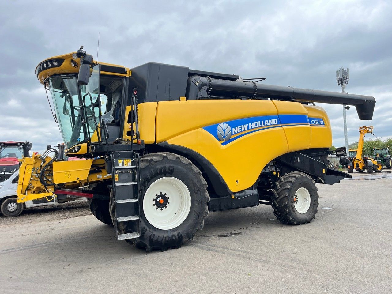 E-FARM: New Holland cx 8.70 - Moissoneuse-batteuse - id L7PBIT1 - 185 196 € - Année: 2019 - Lecture du nombre d'heure: 1 331,Royaume-Uni