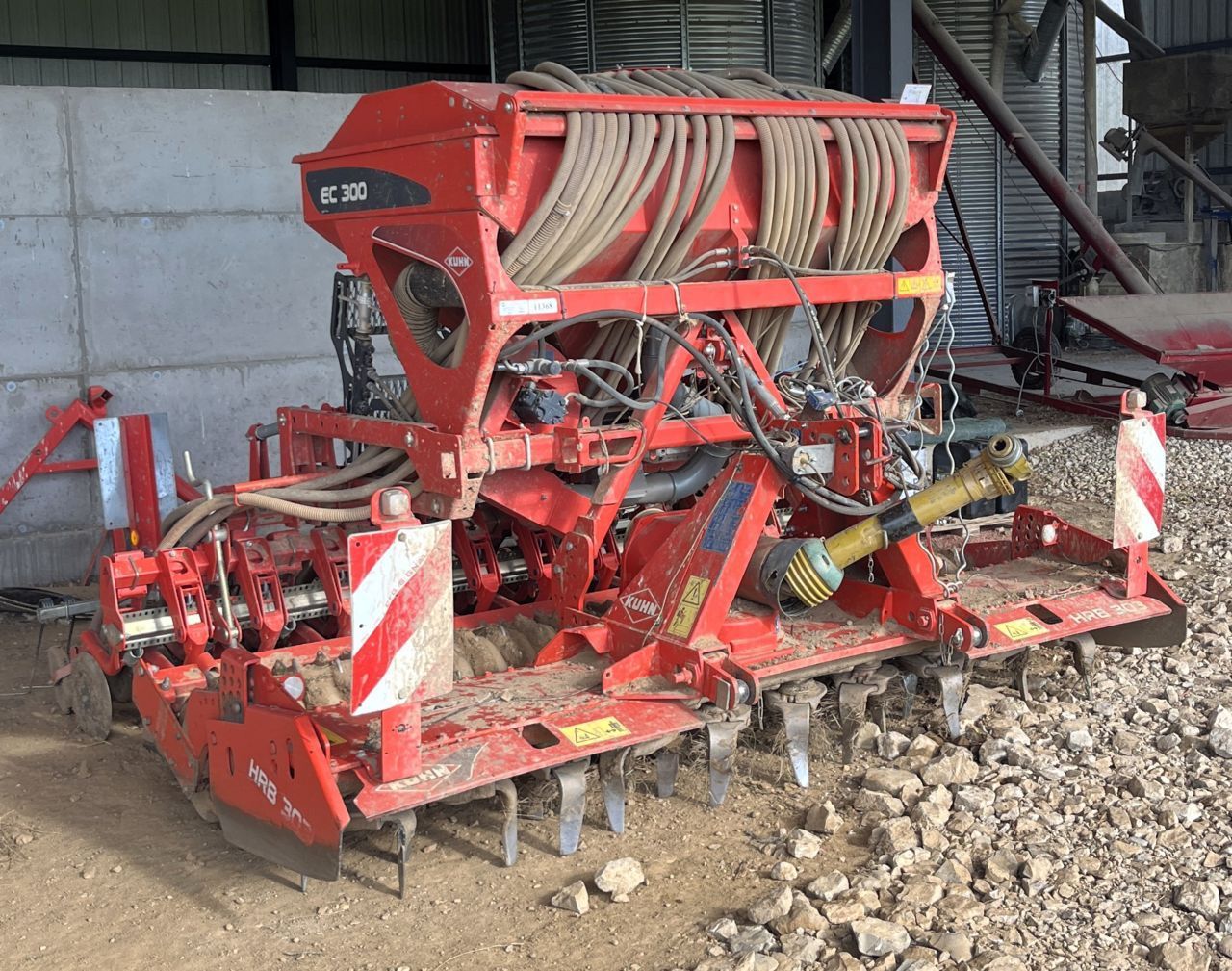 E-FARM: Kuhn hrb 303 - Herse rotative - id X6WYXSU - 7 500 € - Année: 2009 - France