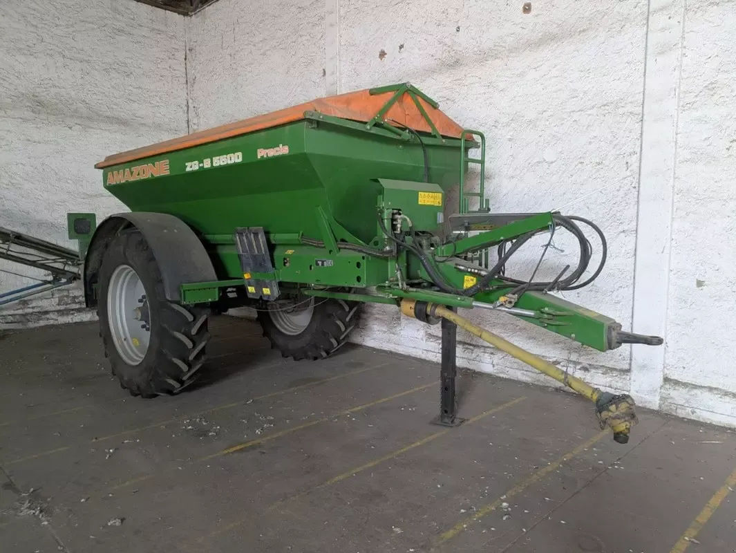 E-FARM: Amazone zgb 5500 - Fertiliser spreader - id VWGG9VP - €15,000 - Year of construction: 2007 - Germany