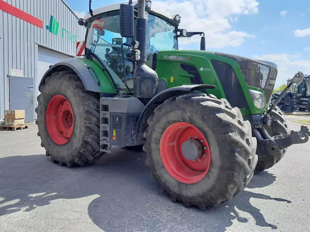 E-FARM: Fendt 826 Vario - Tractor - id DLFRJVK - €155,000 - Year of construction: 2022 - Engine hours: 3,450,Engine power (HP): 260,France