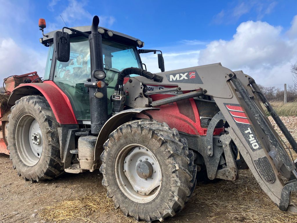 E-FARM: Massey Ferguson 6713S Dyna-6 Essential - Tractor - id LVJVBUK - Año: 2020 - Horas: 4200,Potencia del motor: 130,Francia