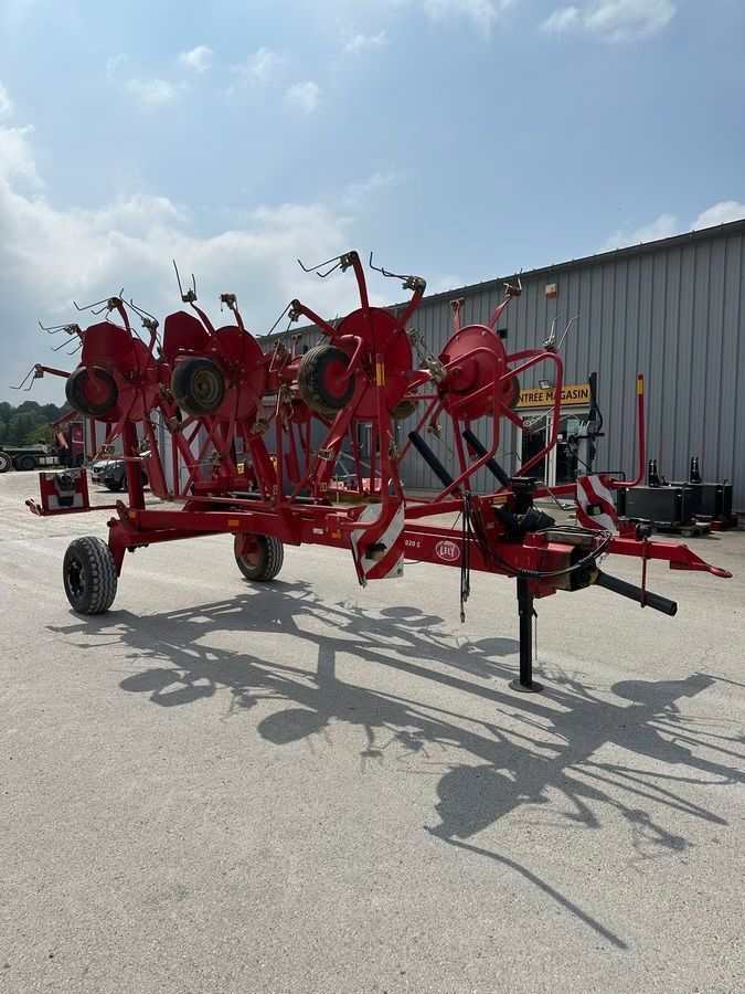 E-FARM: Lely Lotus 1020 S - Faneuse - id MR9AK48 - 10 000 € - Année: 2012 - France