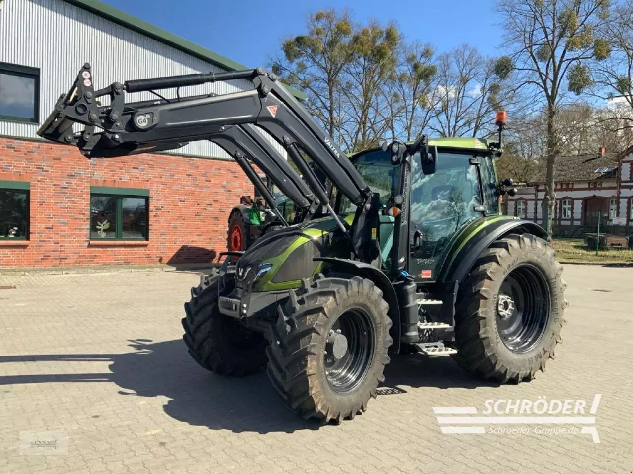 Valtra G 135 A Tractor €77,000