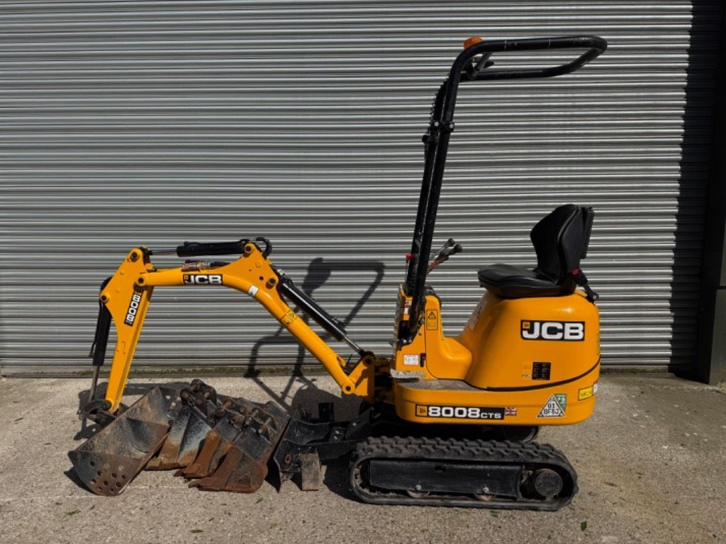 JCB 8008 CTS Minibagger 10.270 €
