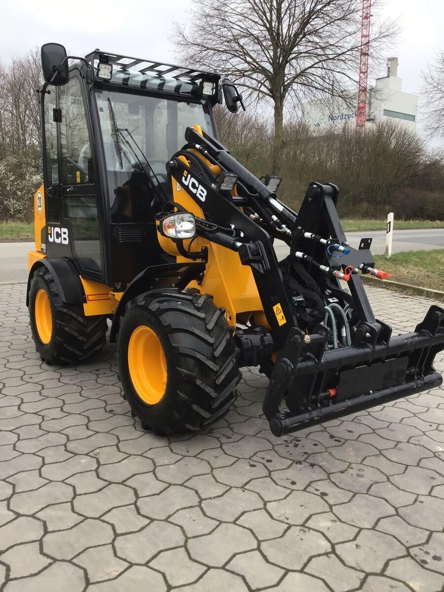 E-FARM: JCB 403 agri plus - Chargeuse sur pneus - id ELUME2L - 40 757 € - Année: 2023 - Lecture du nombre d'heure: 15,Puissance du moteur (chevaux): 49,Allemagne