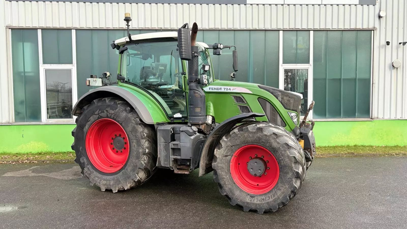 E-FARM: Fendt 724 Vario - Traktor - id MHCGTIA - 99.900 € - Baujahr: 2018 - Abgelesene Motorstunden: 9.520,Motorleistung (PS): 237,Deutschland