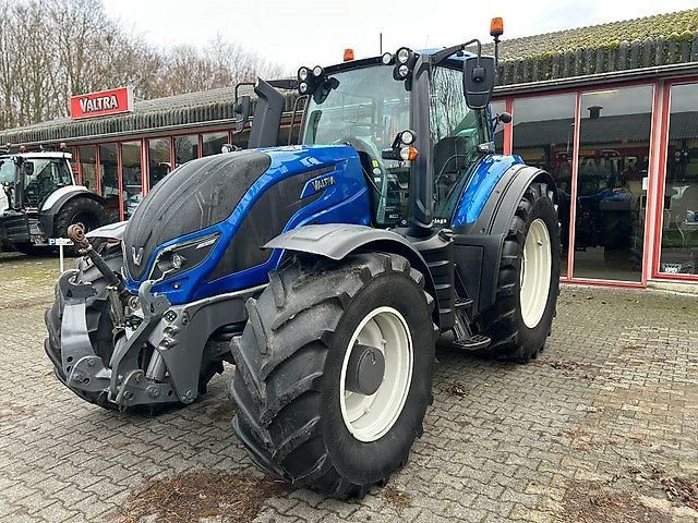 Valtra T 214 Tractor €89,500
